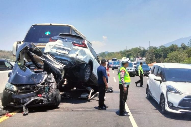 Kronologi Tentang Tabrakan Beruntun 9 Di Tol Cipularang